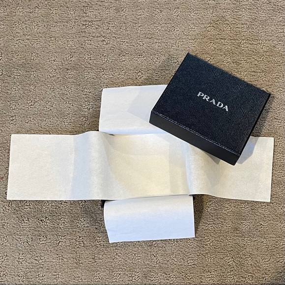 π― π Authentic PRADA Gift Box - Picture 7 of 7